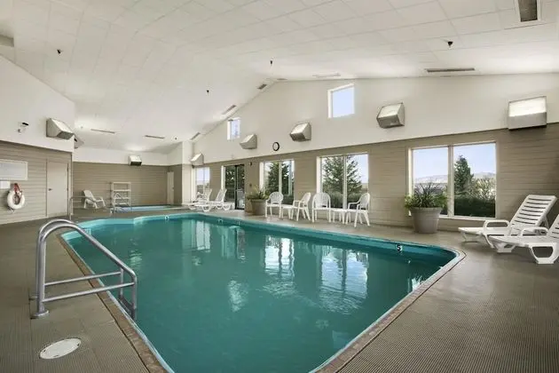 Days Inn by Wyndham Rapid City - Havuz