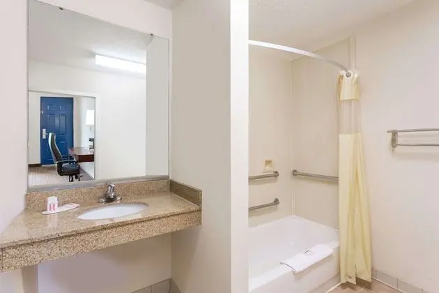 Days Inn by Wyndham Reidsville - Banyo Tipleri