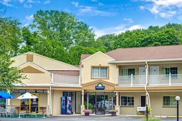 Days Inn by Wyndham Ridgefield - 1