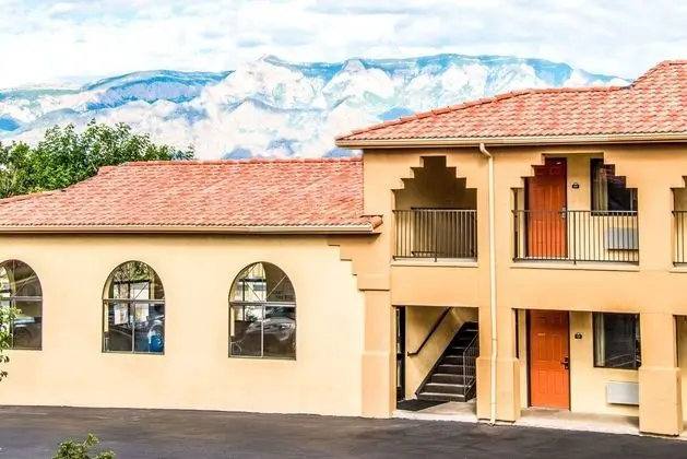 Days Inn by Wyndham Rio Rancho - Dış Mekan