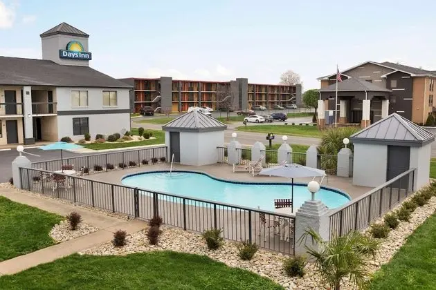 Days Inn by Wyndham Rock Hill - Havuz