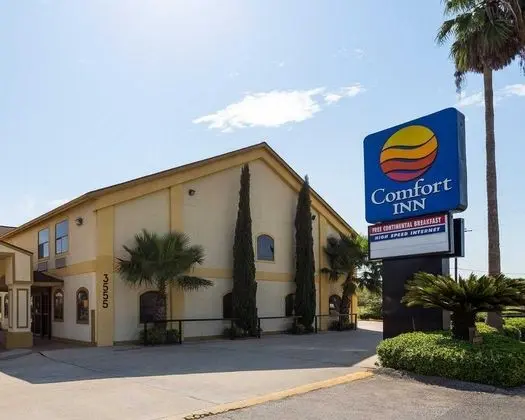 DAYS INN BY WYNDHAM ROSENBERG