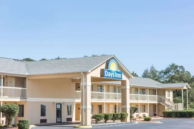 Days Inn by Wyndham Royston - 1