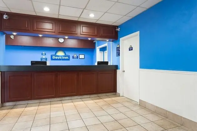 Days Inn by Wyndham Salisbury - Lobi