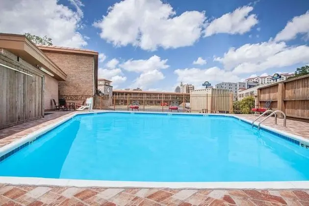 Days Inn by Wyndham San Antonio Alamo/Riverwalk