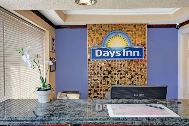 Days Inn by Wyndham San Francisco - Lombard - Lobi