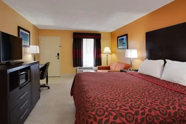 Days Inn by Wyndham Sarasota Bay