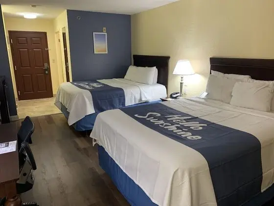 Days Inn by Wyndham Sarasota I-75 - Oda