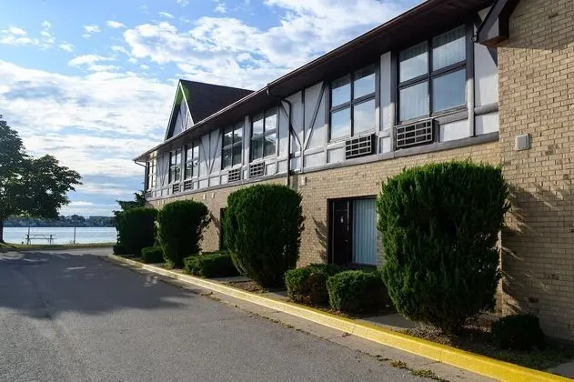 Days Inn by Wyndham Sarnia Harbourfront - Dış Mekan