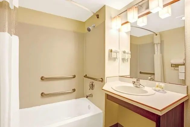 Days Inn by Wyndham Seattle Aurora