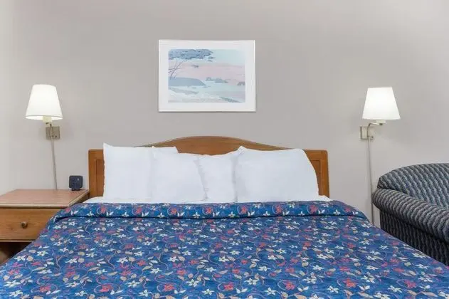 Days Inn by Wyndham Seguin TX