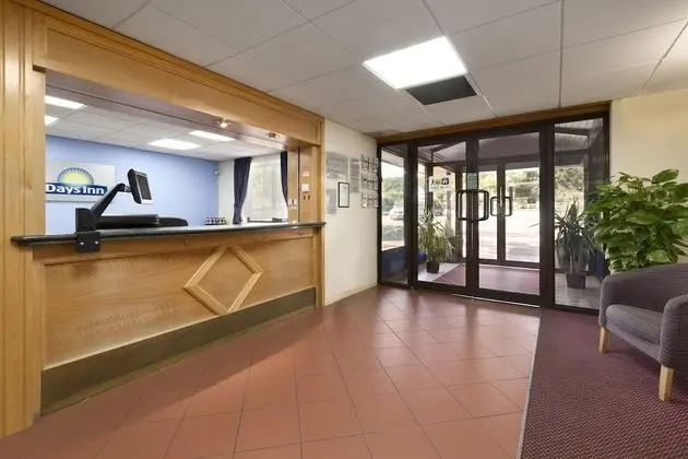 Days Inn by Wyndham Southampton Rownhams - Lobi