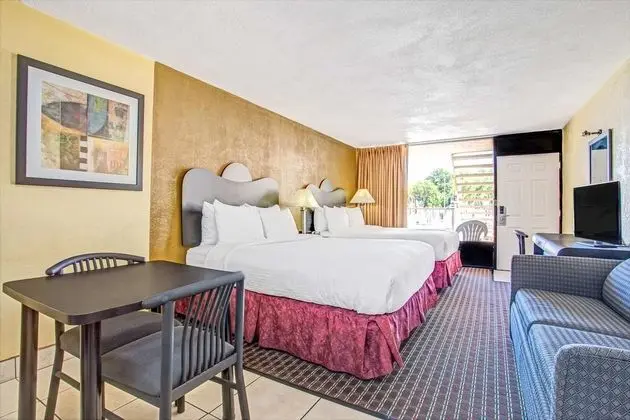 Days Inn by Wyndham St. Petersburg / Tampa Bay 