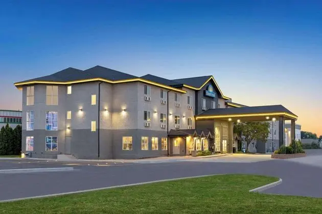 Days Inn by Wyndham Steinbach - Dış Mekan
