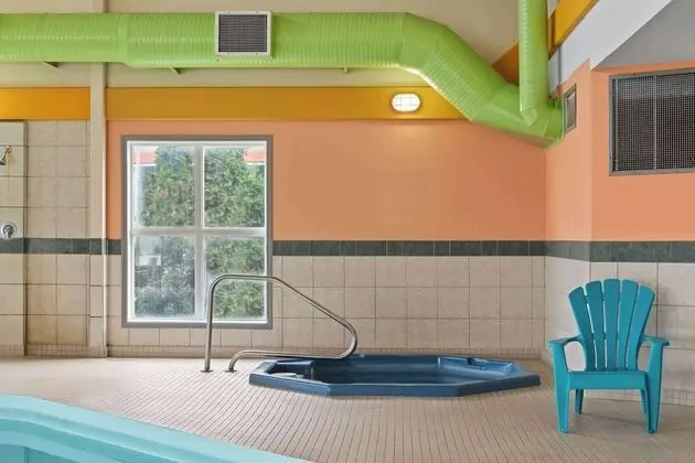 Days Inn by Wyndham Steinbach - Havuz