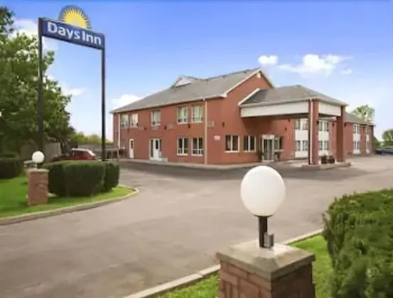 Days Inn by Wyndham Stouffville - Dış Mekan