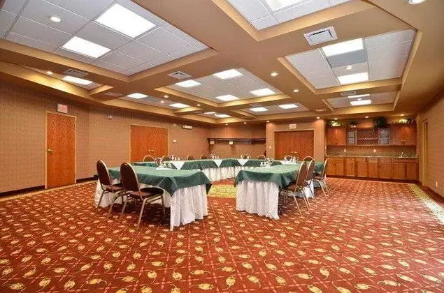Days Inn by Wyndham Swift Current - Genel
