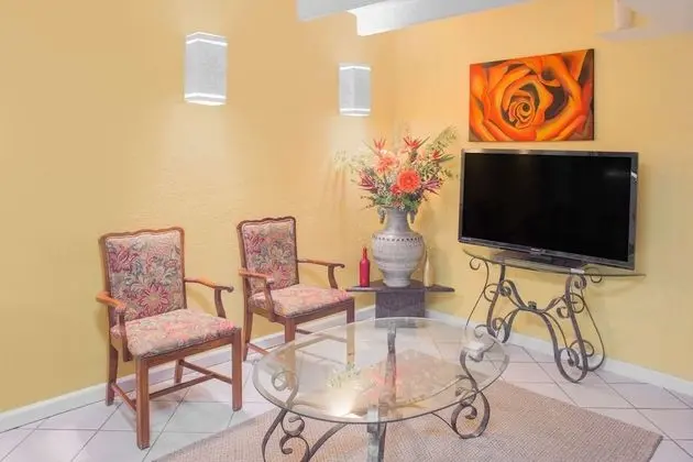 Days Inn by Wyndham Tallahassee University Center - Lobi