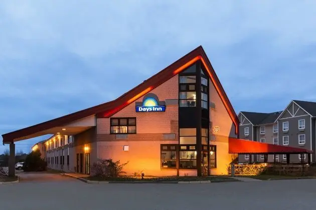 Days Inn by Wyndham Trois-Rivieres - Dış Mekan