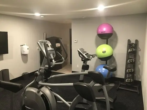Days Inn by Wyndham Wainwright - Fitness
