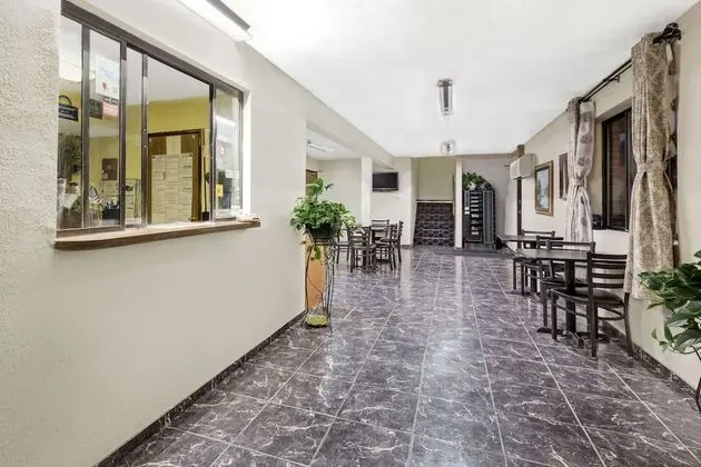 Days Inn by Wyndham Warrensburg - Lobi