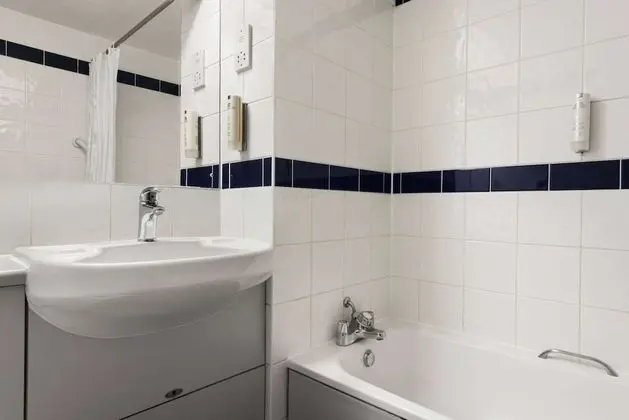Days Inn by Wyndham Warwick North M40 - Banyo Tipleri