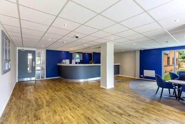 Days Inn by Wyndham Warwick North M40 - Lobi