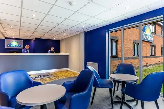 Days Inn by Wyndham Warwick North M40 - Lobi