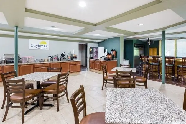 Days Inn by Wyndham West Des Moines
