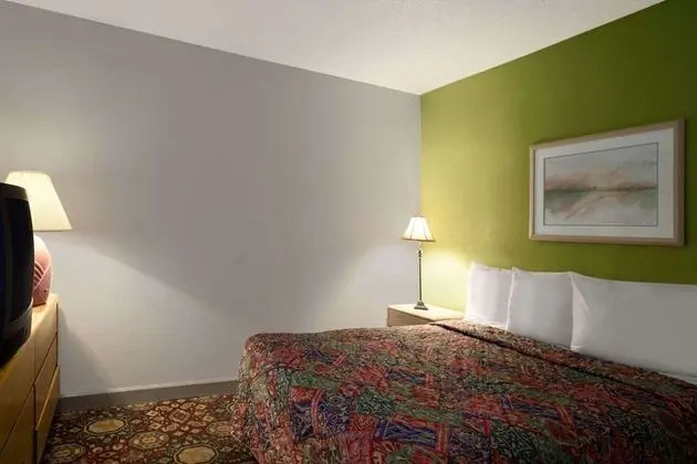 Days Inn by Wyndham West Memphis