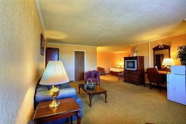 DAYS INN BY WYNDHAM WHITMORE LAKE