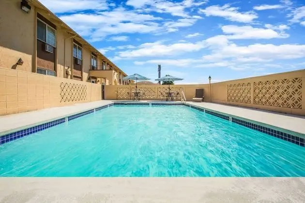 Days Inn by Wyndham Yakima - Havuz
