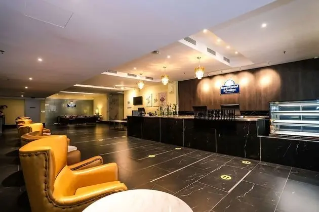 Days Hotel and Suites Fraser Business Park KL - Lobi