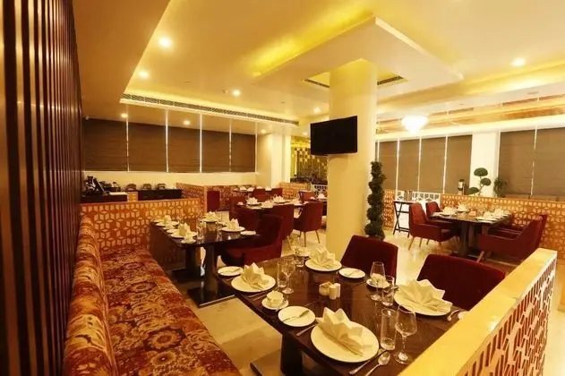 Days Hotel by Wyndham Jaipur Tonk Road - Yerinde Yemek