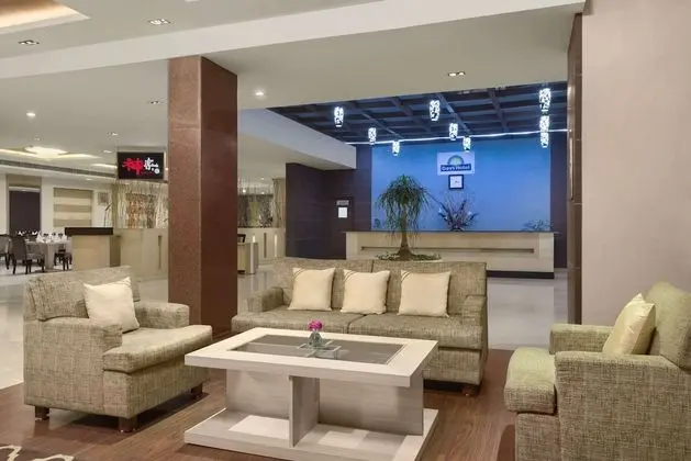 Days Hotel by Wyndham Neemrana Jaipur Highway - Lobi
