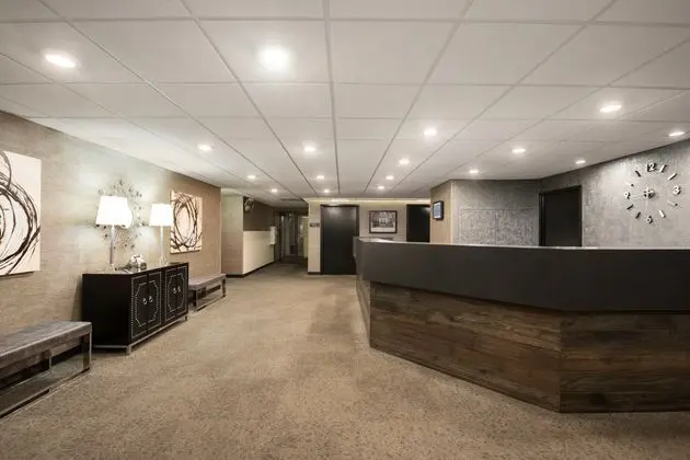 DAYS HOTEL BY WYNDHAM UNIVERSITY AVE SE - Lobi