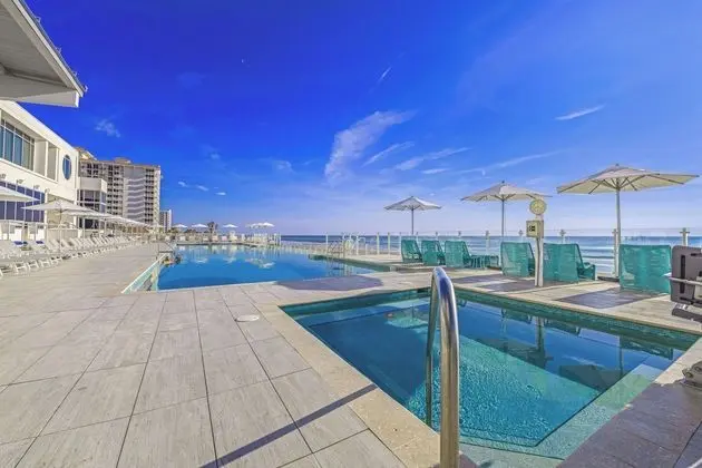 Daytona Grande Oceanfront Resort - Havuz