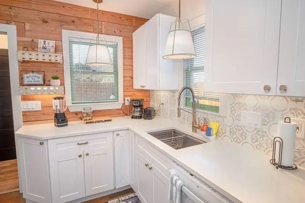 Dazzling 3 Br/2 BA Home Near Downtown Tower Americas - Mutfak