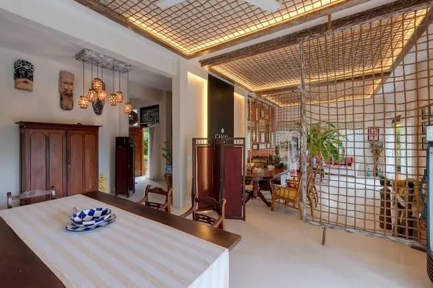 DCanal House - Lobi
