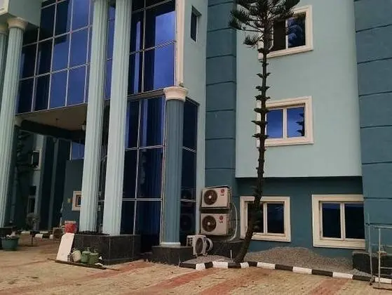 De Boss Deluxe Hotel