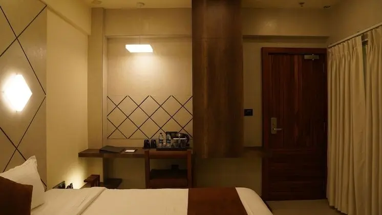 DE GLANCE HOTEL