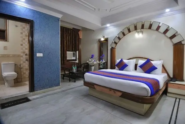 Hotel De Holiday International