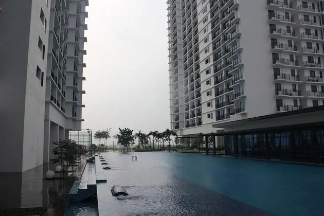 De Houz - Trefoil Setia Alam Home Stay - Havuz