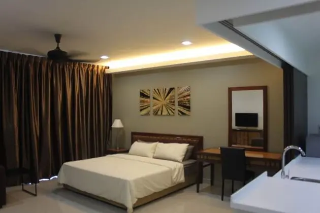 De Houz - Trefoil Setia Alam Home Stay - Oda