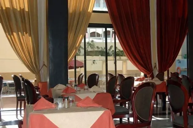 Hotel De La Corniche - Yerinde Yemek