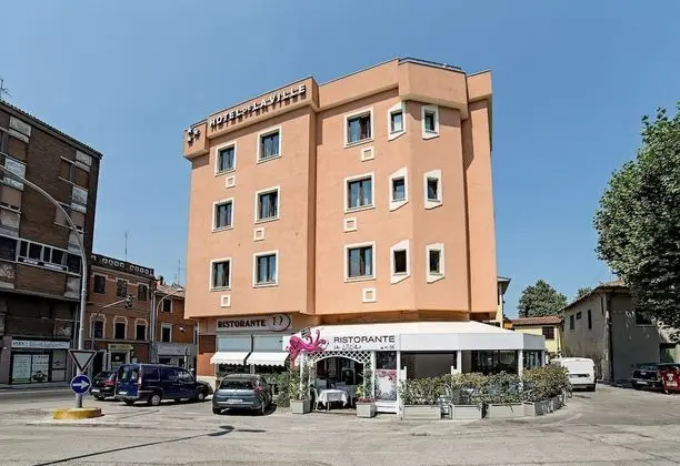 Hotel De La Ville