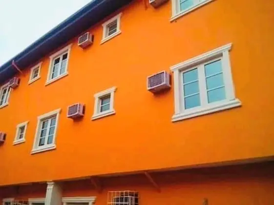 De Lawrence Court & Suites