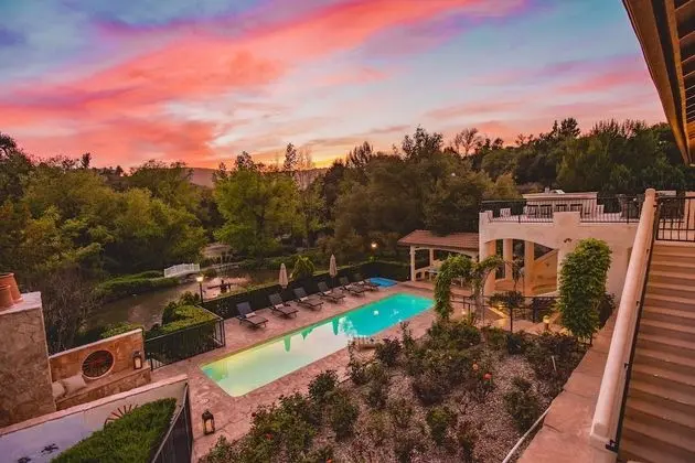 De Luz by Avantstay 5 Acre Estate w/ Lake, Pool & Hot Tub