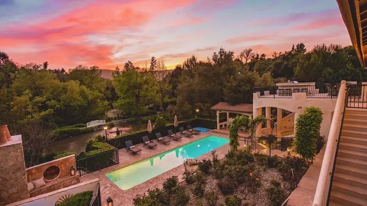 De Luz by Avantstay 5 Acre Estate w/ Lake, Pool & Hot Tub - Dış Mekan