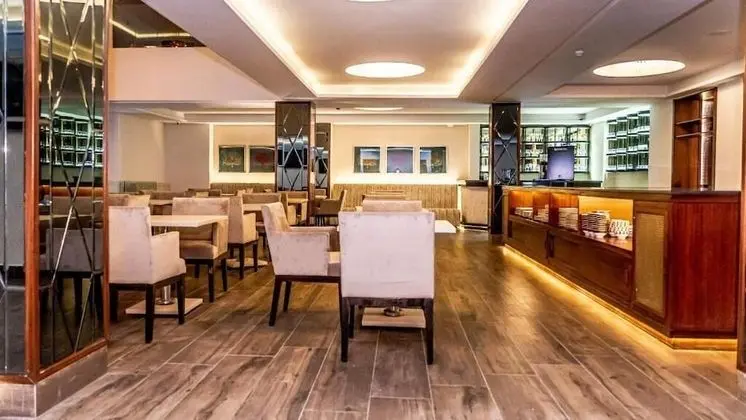 Hotel De Noaille - Yerinde Yemek